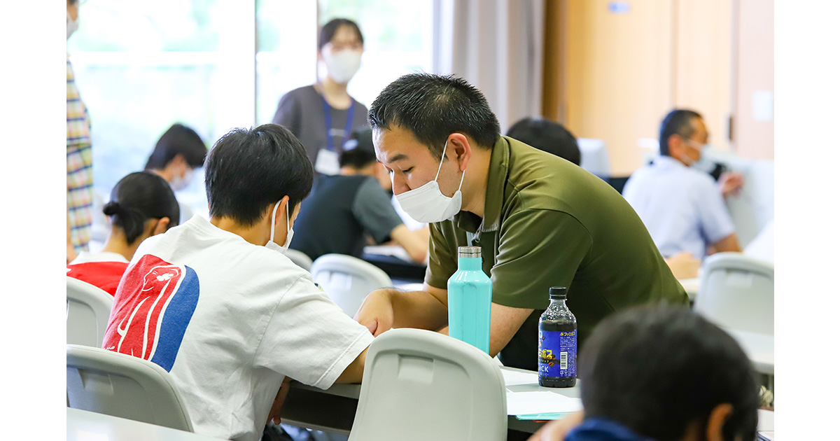 生活困窮家庭の子どもたちの未来を地域の大人たちが支える　～神戸みらい学習室の学習支援～